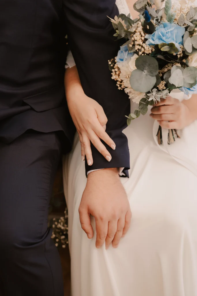Fotógrafo de bodas en el Balneario de Archena, momentos emocionales de los novios en la ceremonia.