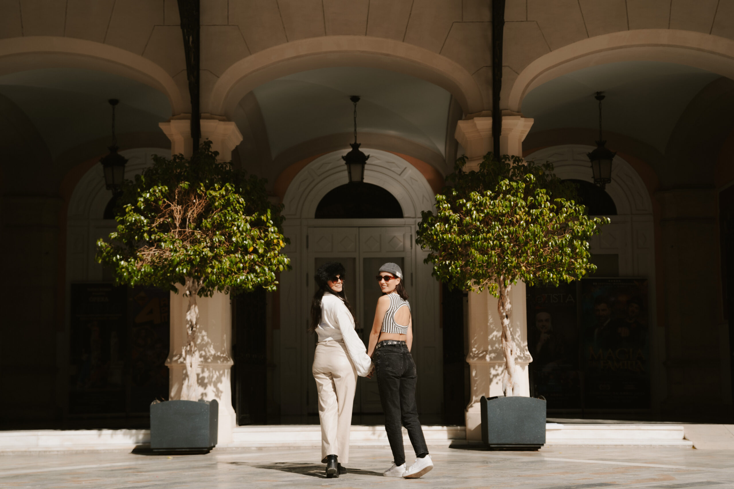 Pareja sesion preboda en el Teatro Romea de Murcia fotografo documental Sergio Bodas
